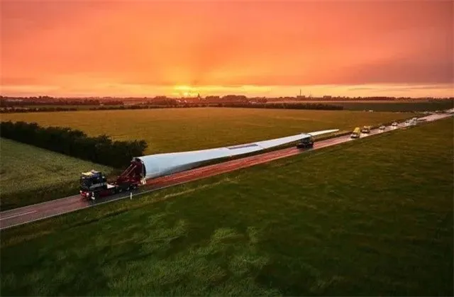 wind-turbine-blade-trailer-3 wind-turbine-blade-trailer-3