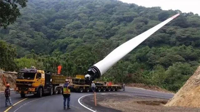wind-turbine-blade-trailer-5 wind-turbine-blade-trailer-5